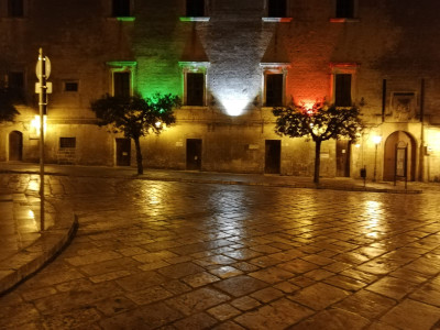 Il Tricolore illumina Palazzo Gallone